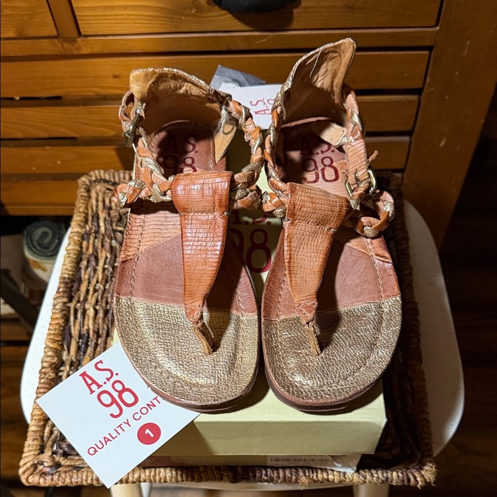 A.S.98 Tan and Metallic Braided Leather RoscoeT-Strap Sandals BNIB SZ EU 39